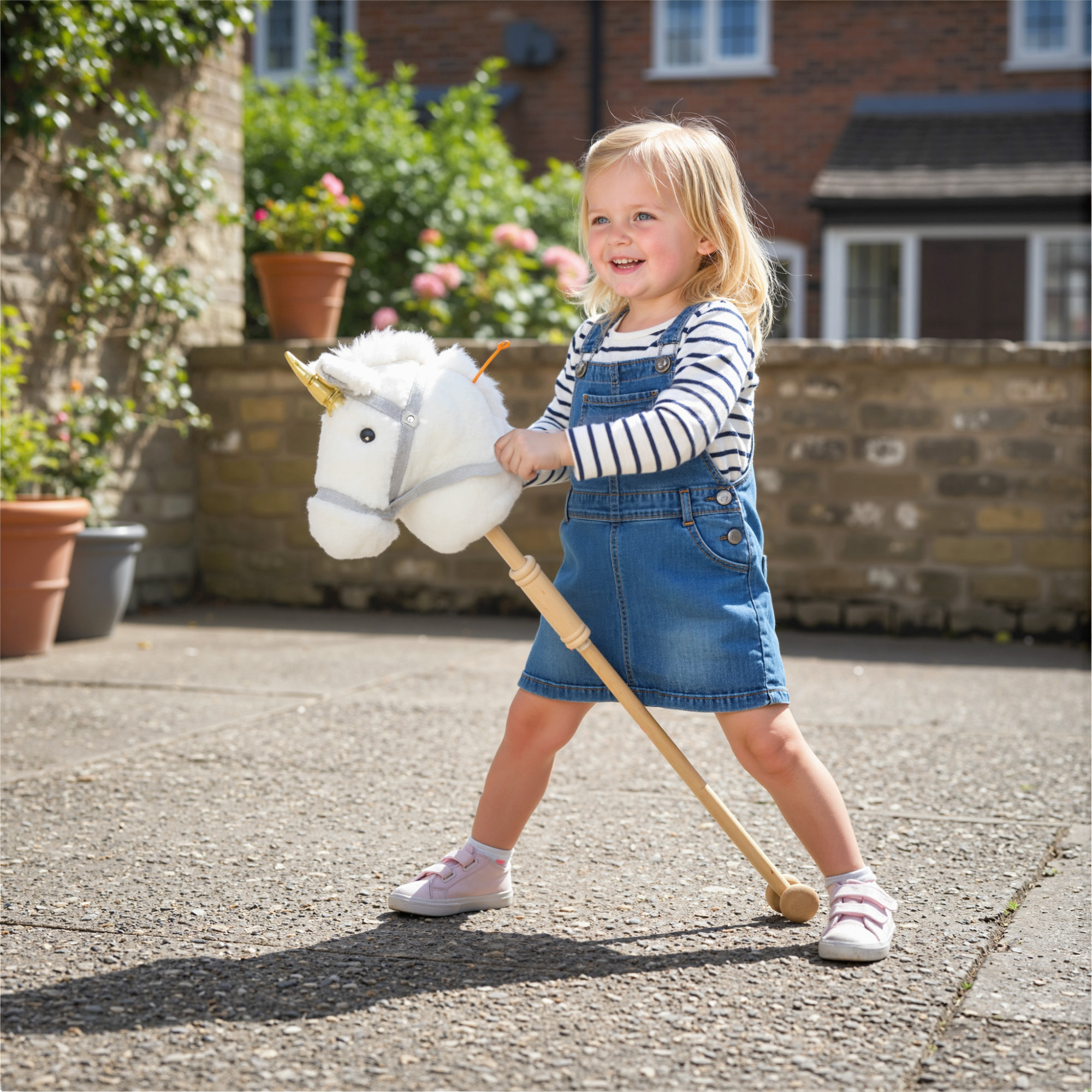 Cabeza de Caballo con Palo de Madera, Diseño Unicornio, Sonidos y Ruedas, Caballo de Juguete, 95 cm de Altura, Blanco