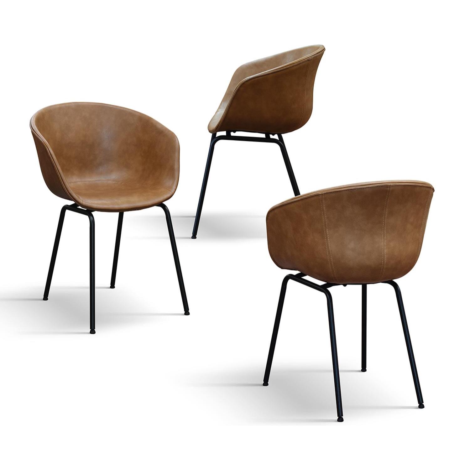 Set di 4 sedie COPENAGHEN rivestite in ecopelle cammello e gambe in metallo nero