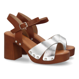 Sandalia plataforma mujer con tiras cruzadas y tachuelas