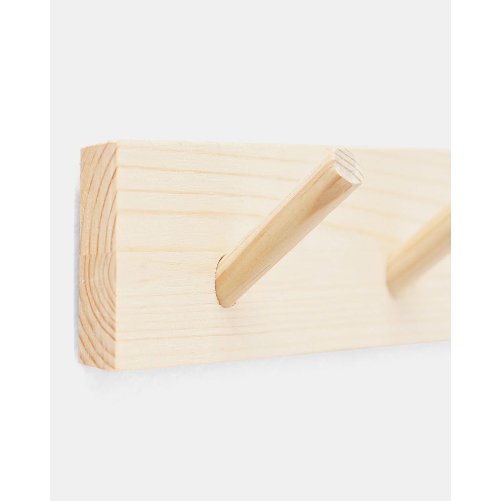 Colgador de pared de madera maciza en tono natural de 61x5cm Alto: 5 Largo: 61 Ancho: 1.4