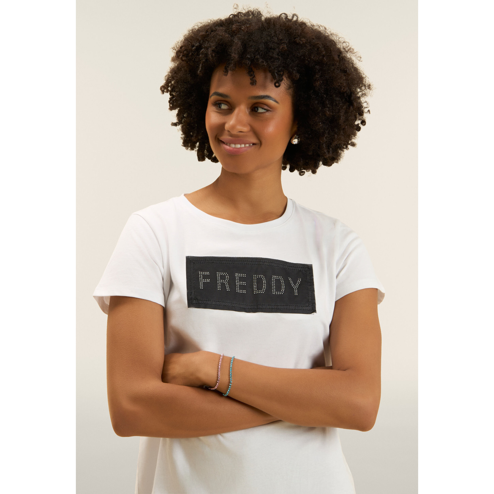 T-shirt con strass e inserto in mesh