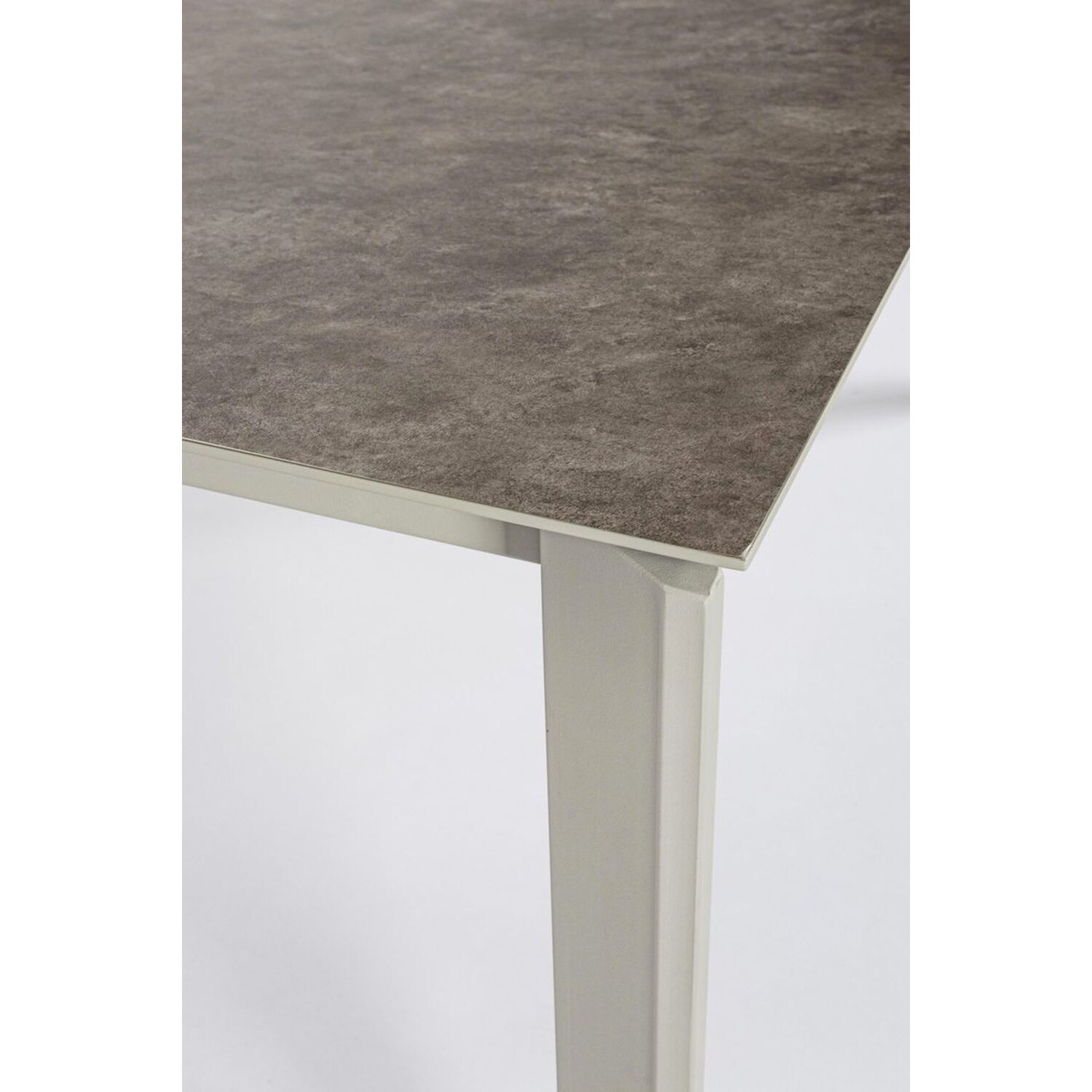 Tavolo BRIVA in acciaio tortora e piano in ceramica marrone, allungabile 140×90 cm – 200×90 cm