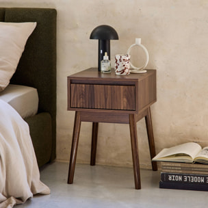 Table de chevet avec un tiroir. Panneaux stratifiés couleur noyer. Pied en bois de sapin.  L 39 x l 39 x H 55.4cm LINEAR
