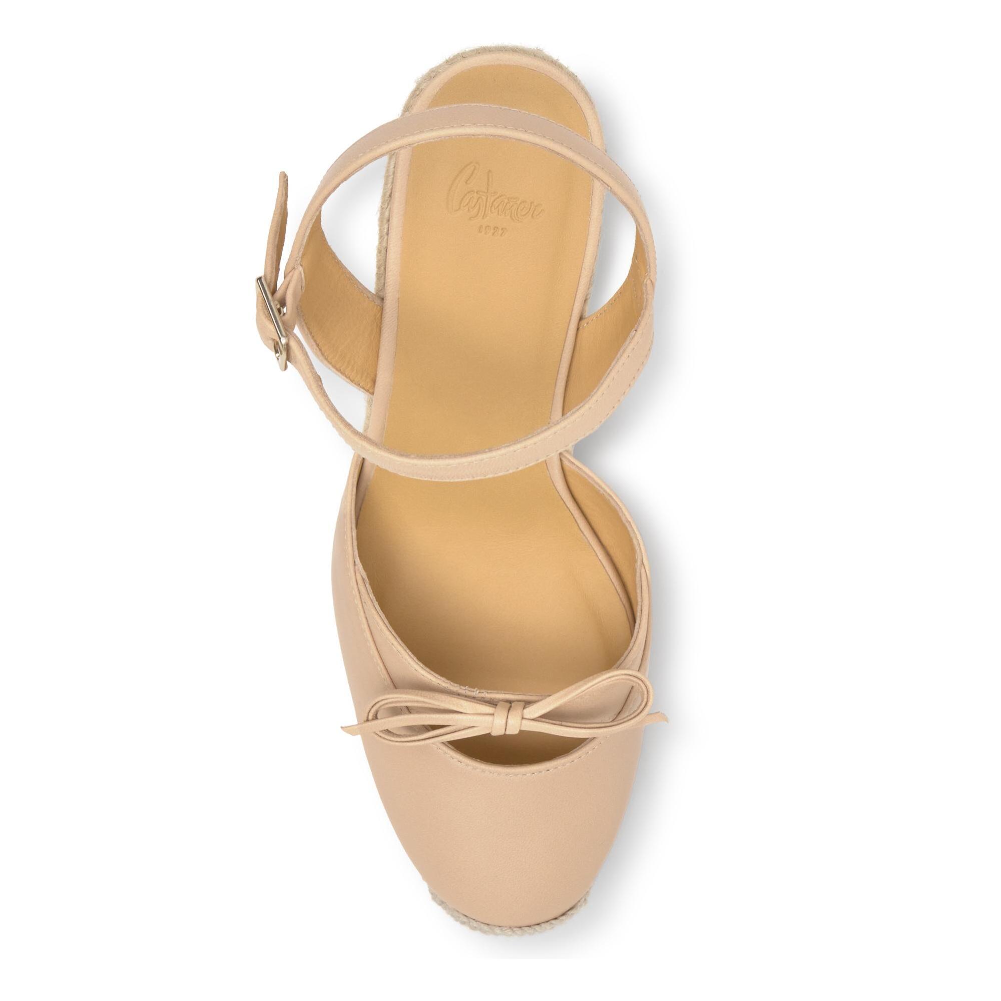 Alpargata Cyra cuña de yute en napa con lazito decorativo