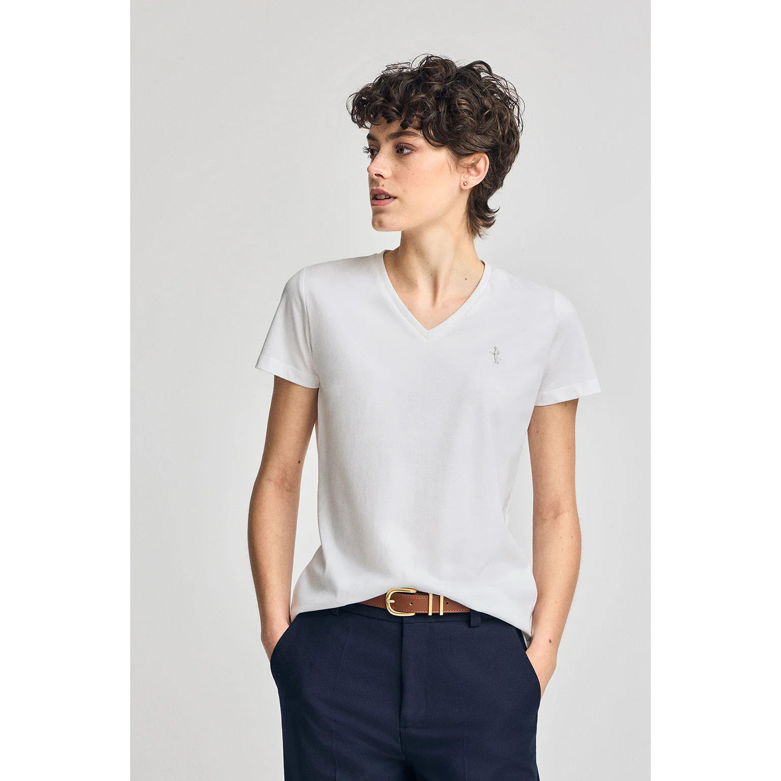 Camiseta blanca de escote en pico y bordado Rigby Best