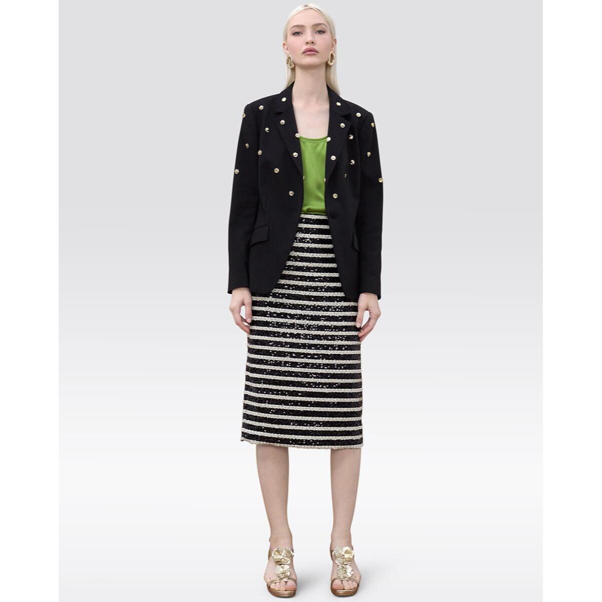 Blazer aderente con dettaglio di borchie rotonde