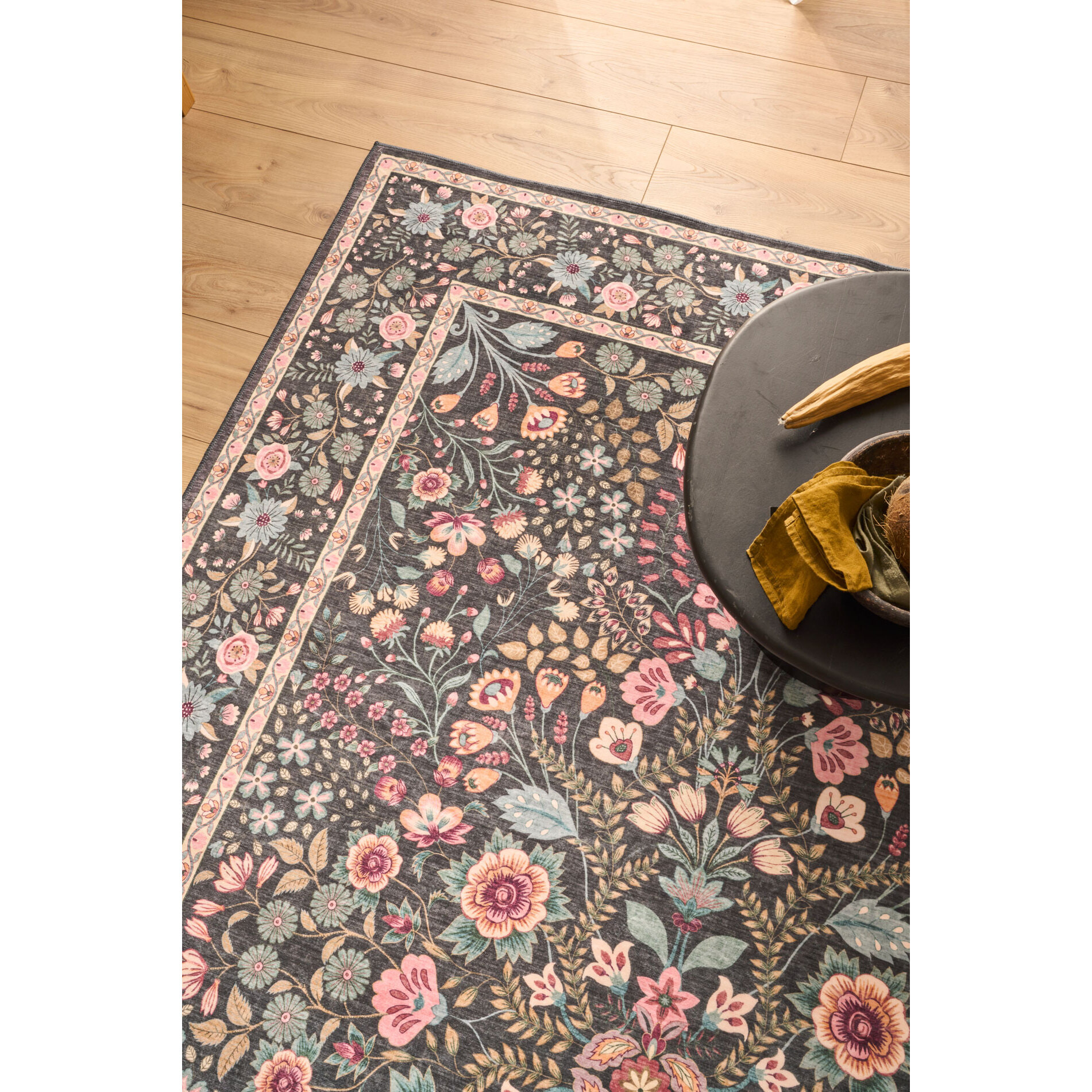 OTTOMAN - Tapis à poils courts doux à motif fleuri noir