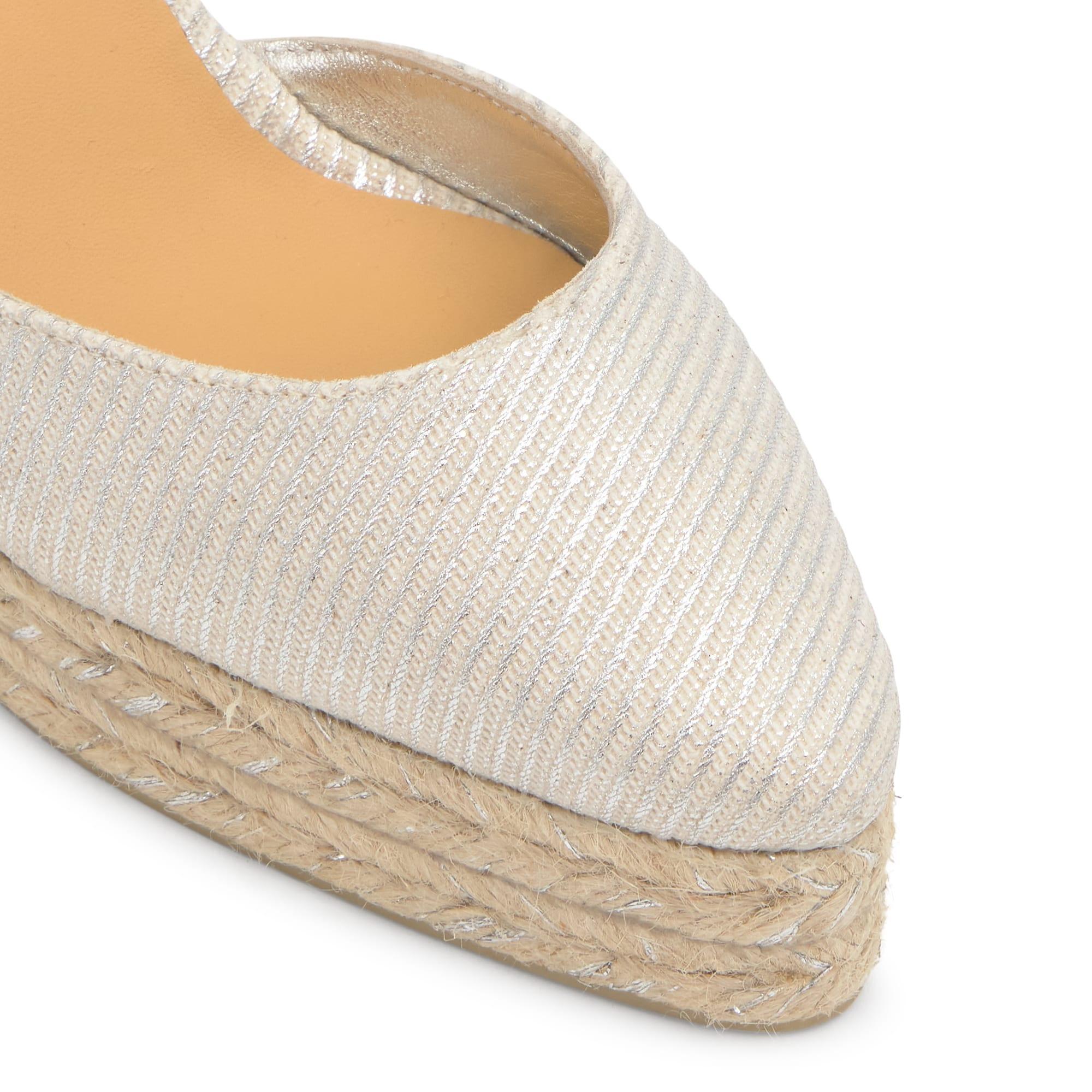 Alpargata Joyce cuña de yute en lino metalizado con cintas y punta afilada