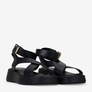Sandalias de plataforma negras con hebilla