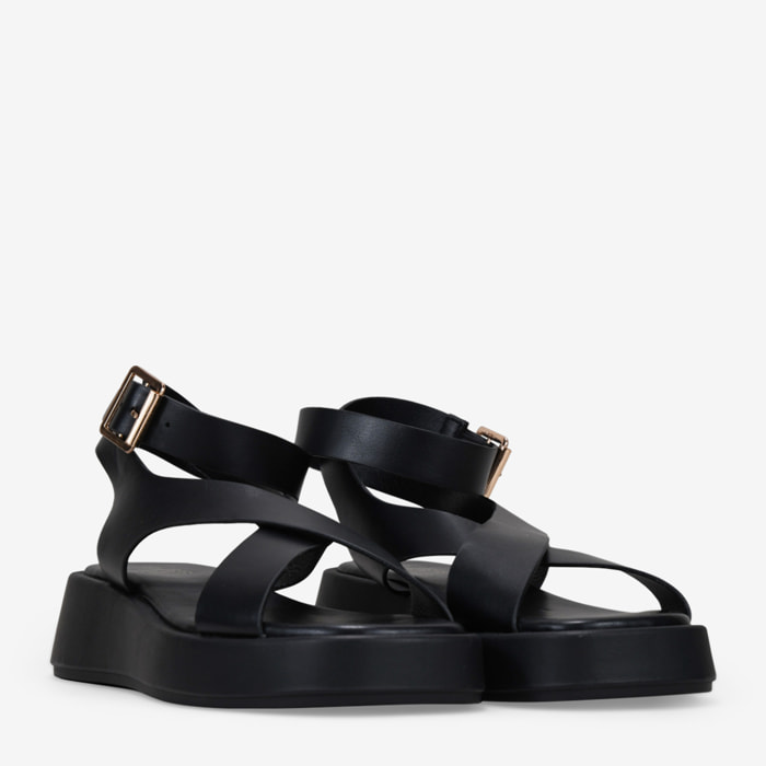 Sandalias de plataforma negras con hebilla