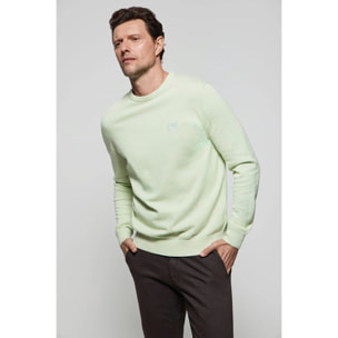 Maglione basic a girocollo verde leggero con logo ricamato tono su tono