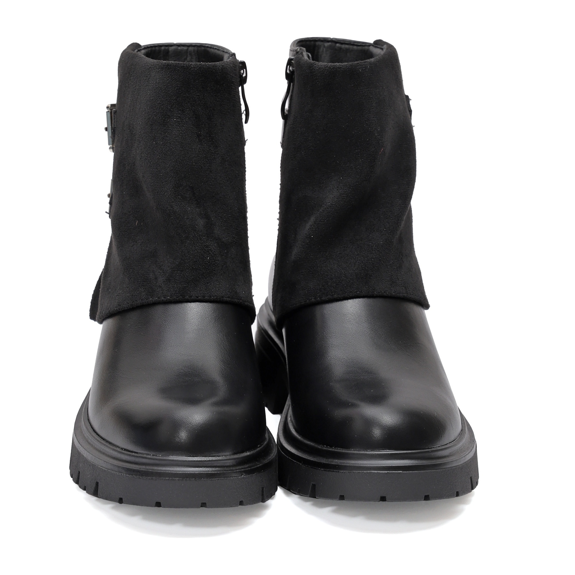 Stivaletto in simil pelle con cinturini e pelle camosciata