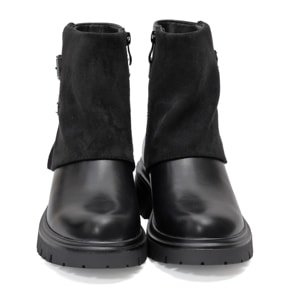 Stivaletto in simil pelle con cinturini e pelle camosciata