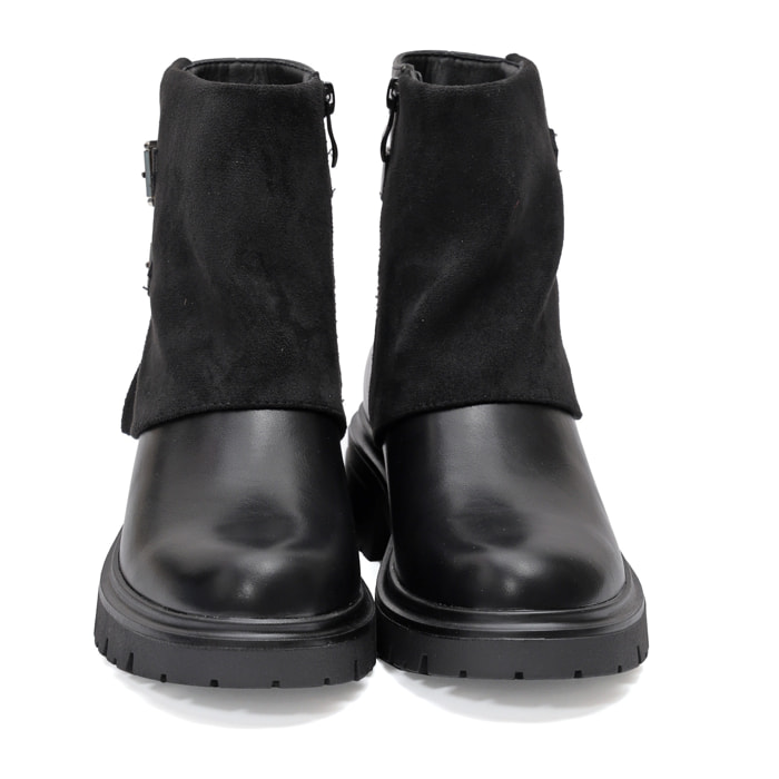 Stivaletto in simil pelle con cinturini e pelle camosciata