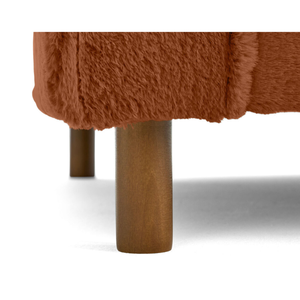 Jake - pouf en fausse fourrure - pieds en bois foncé - Rouille