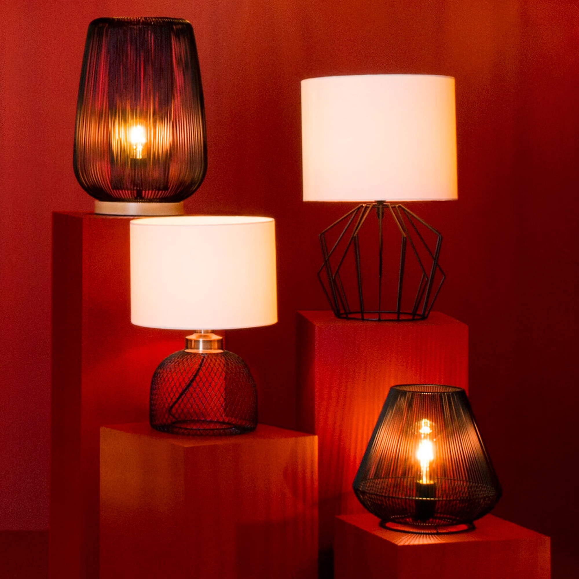 Lámpara de alambre metálico negro noda