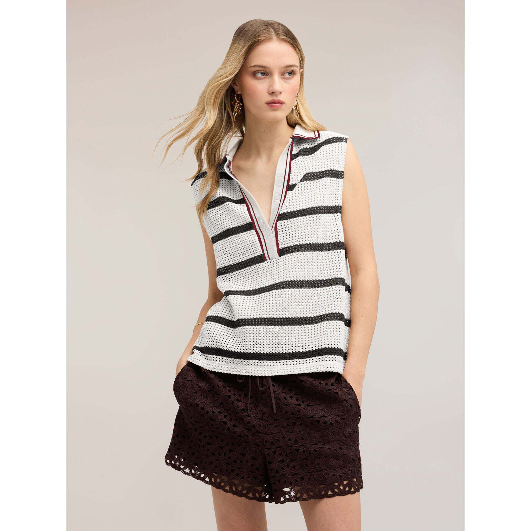 Motivi - Top de punto calado a rayas con cuello polo - Negro