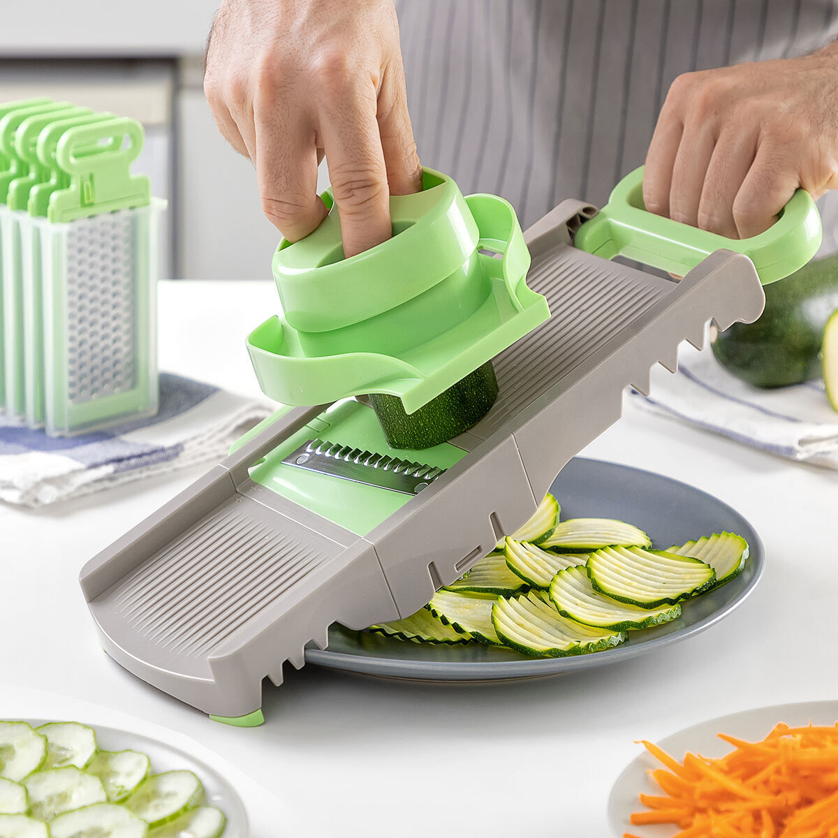 Pack Coupe Légumes en Spirale et Mandoline-Râpe Pliable 6 en 1 InnovaGoods