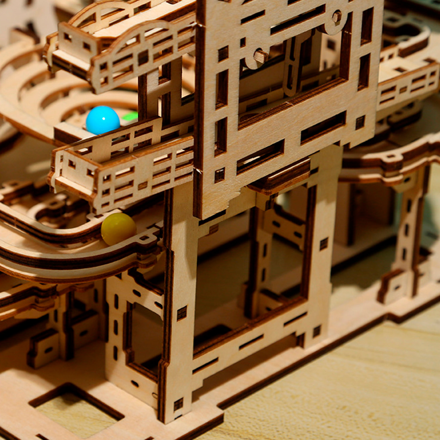 Modello in legno 3D, design del labirinto per biglie con movimento meccanico. 369 pezzi.
