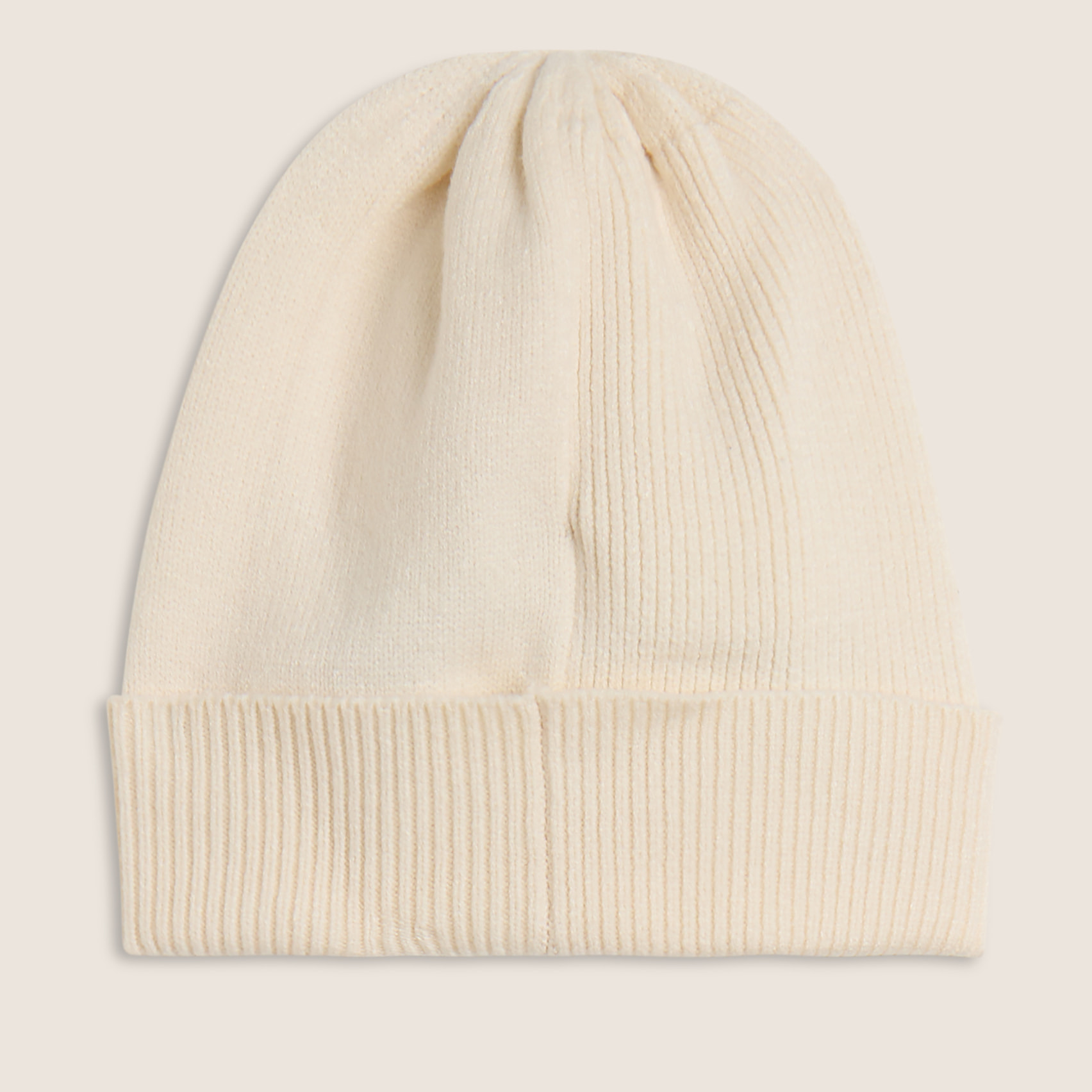 Berretto a coste in filato morbido