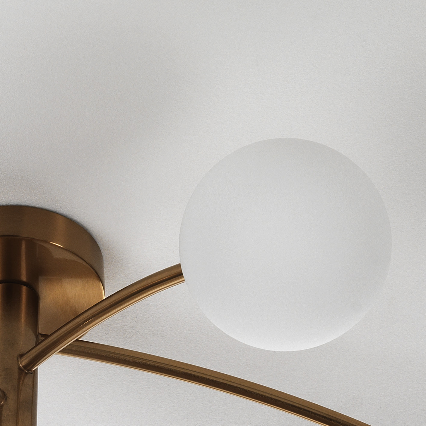 Plafonnier Tomasucci ARCHES, en acier et verre, blanc