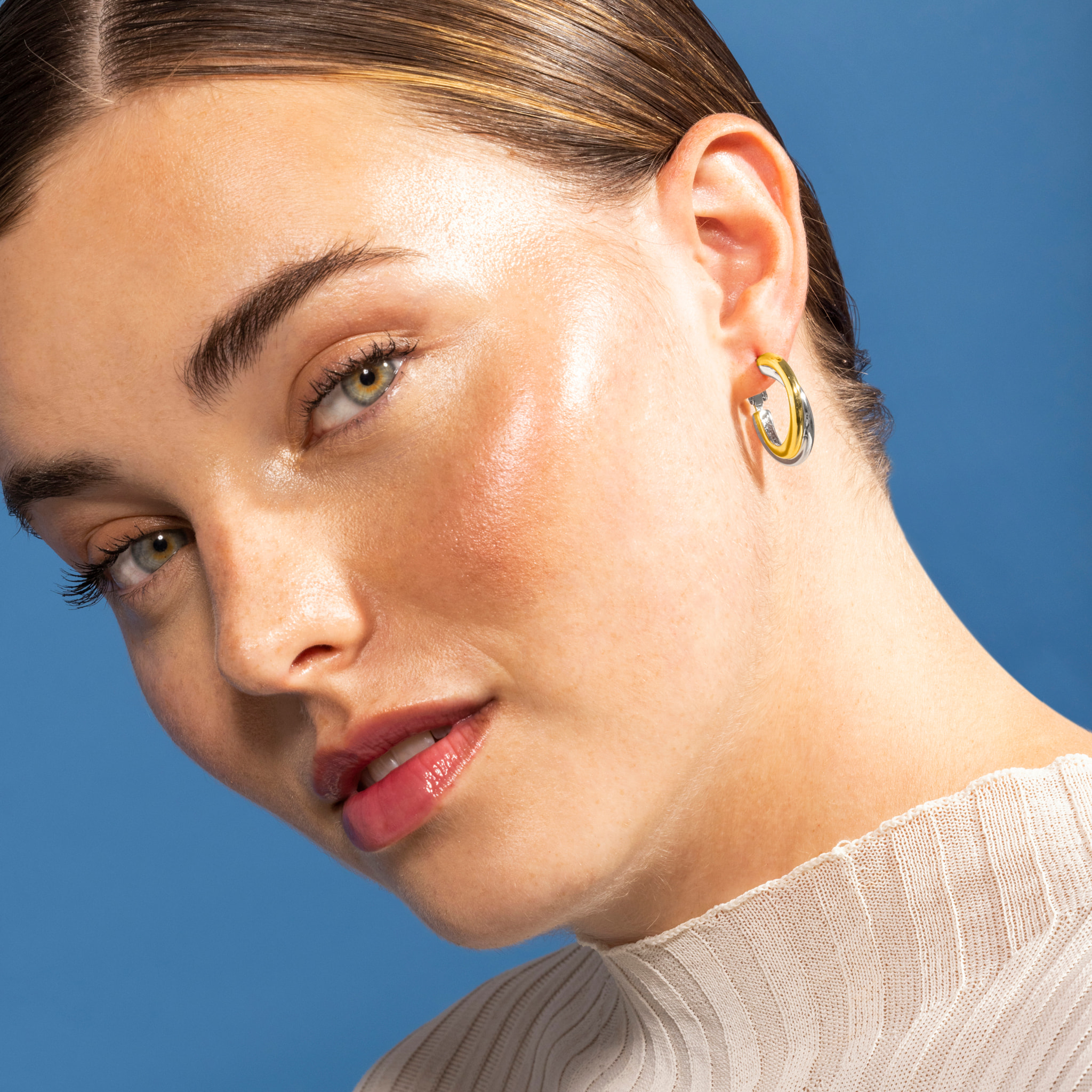 Pendientes acabados en oro amarillo de 18K