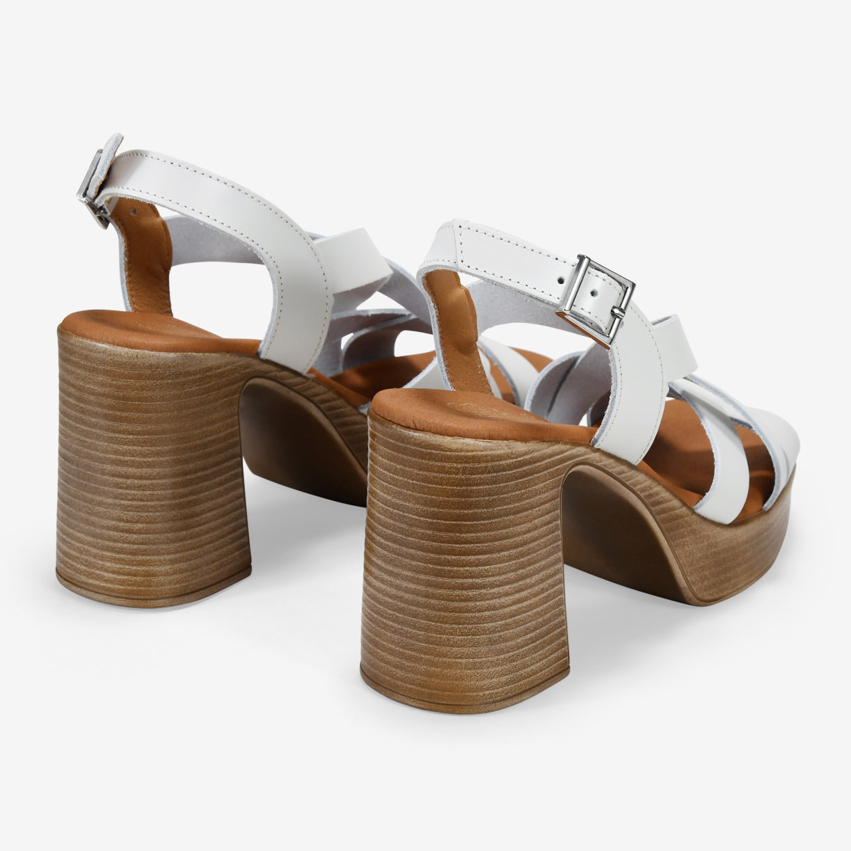 Sandalias de tacón blancas en piel