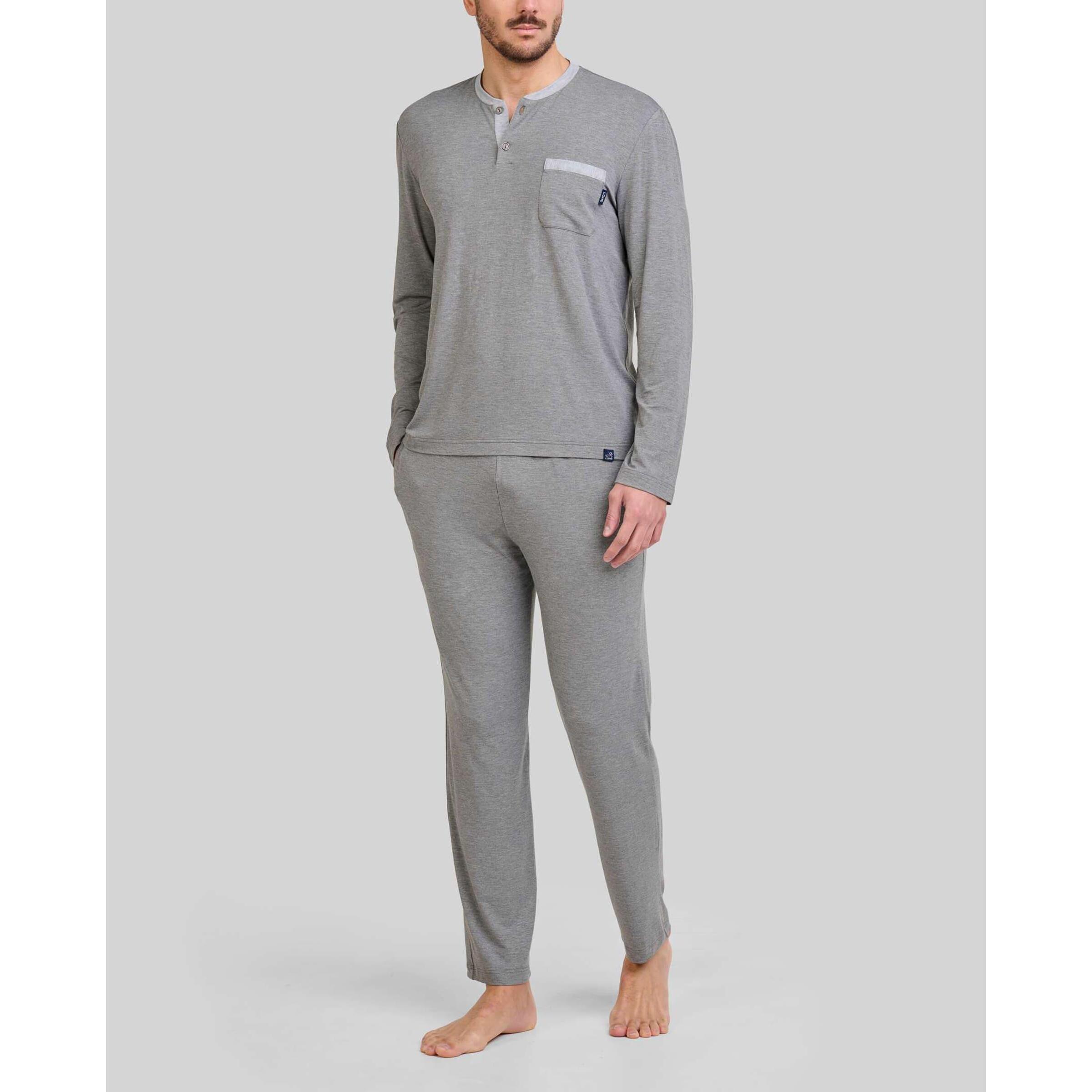 Pijama hombre suave tejido, escote con abertura de botones, manga larga y pantalón largo de corte regular con bolsillos laterales