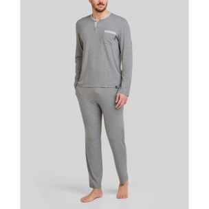 Pijama hombre suave tejido, escote con abertura de botones, manga larga y pantalón largo de corte regular con bolsillos laterales