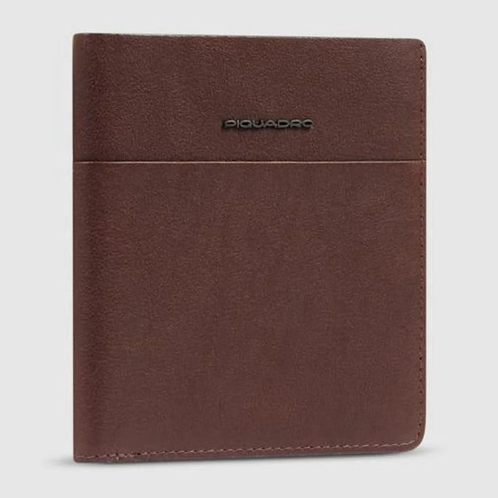 Piquadro Porta passaporto in pelle con portacarte di credito, schermato con protezione RFID