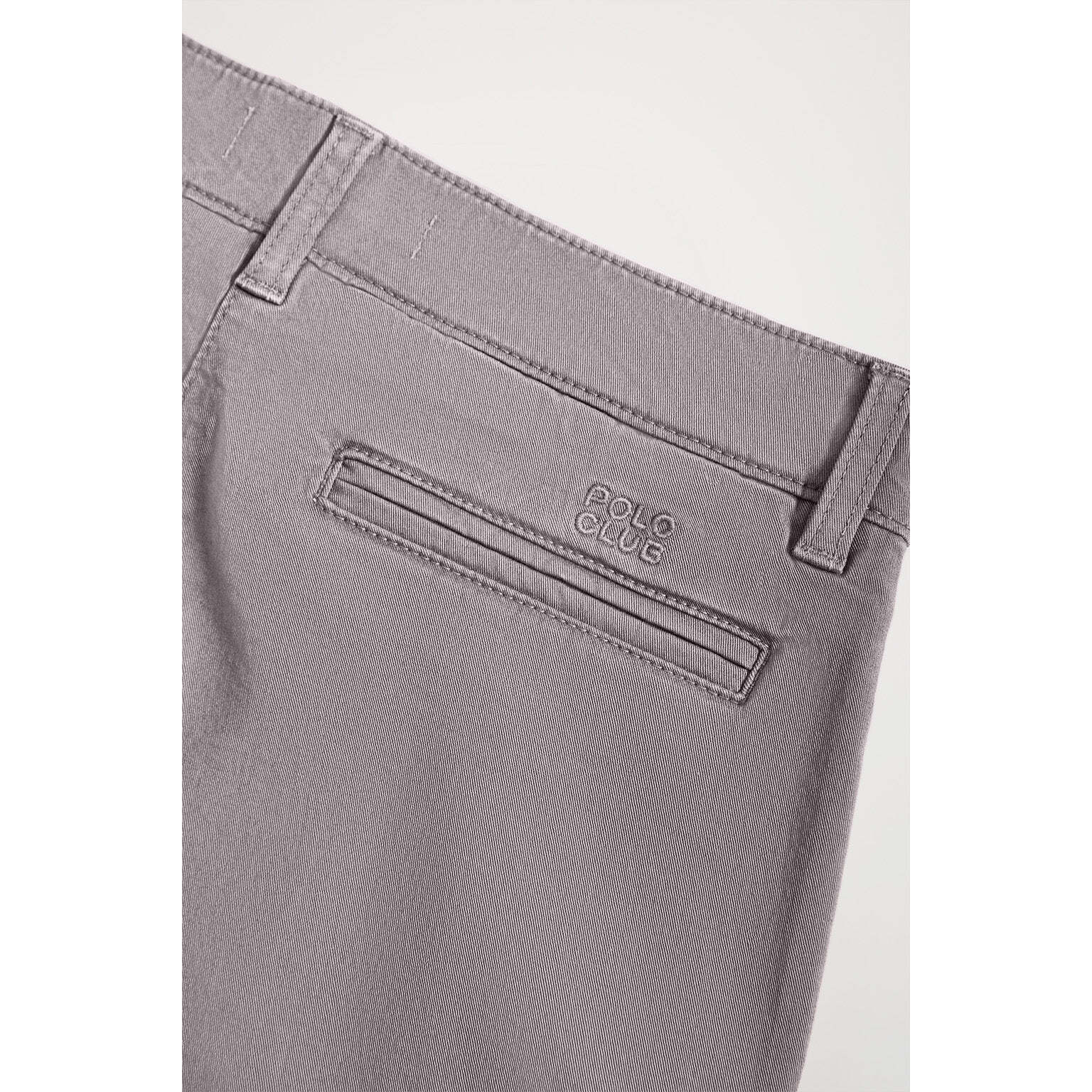 Pantaloni chino slim fit grigi con particolare Polo Club