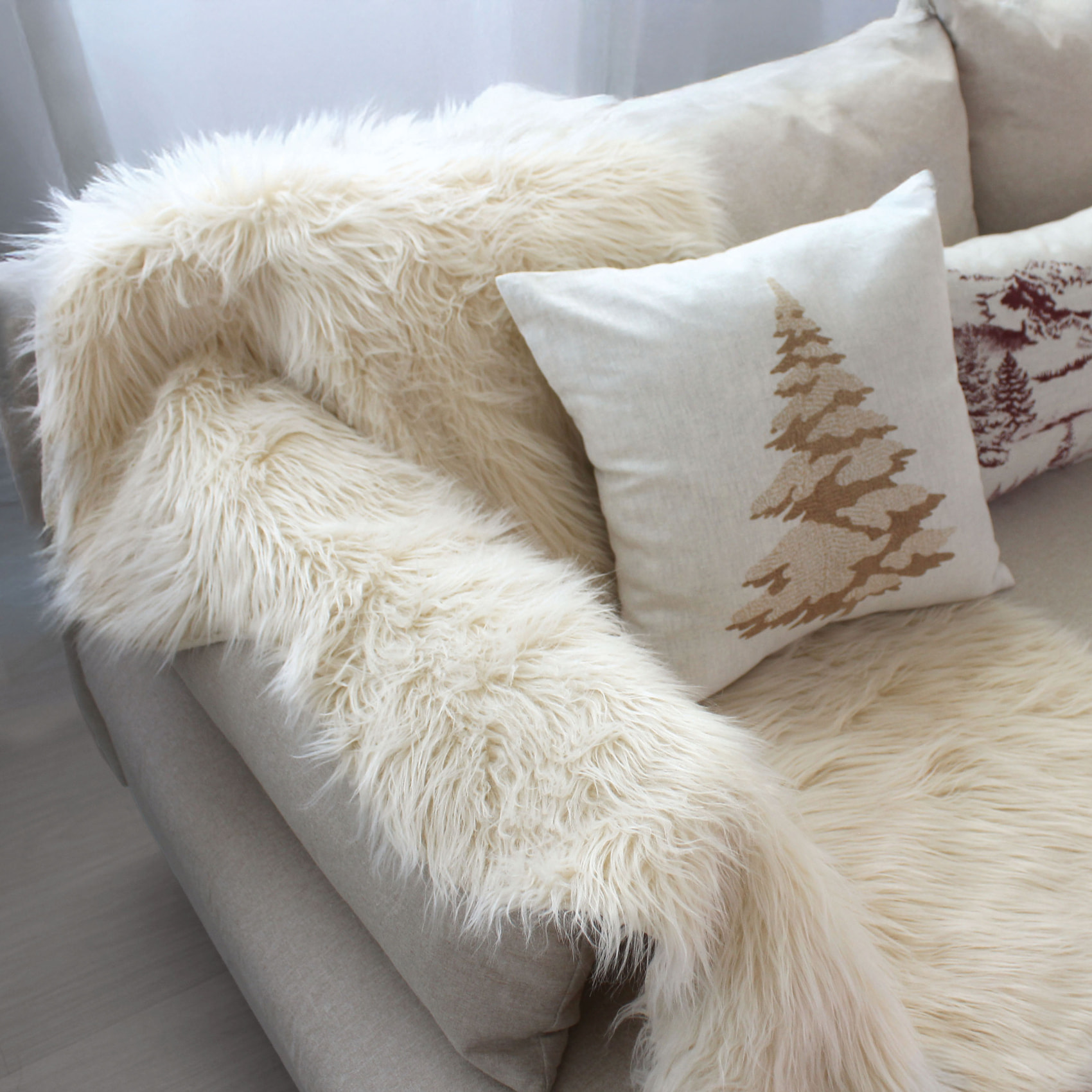 Tapis imitation peau de bête long poils et suédine - Ecru