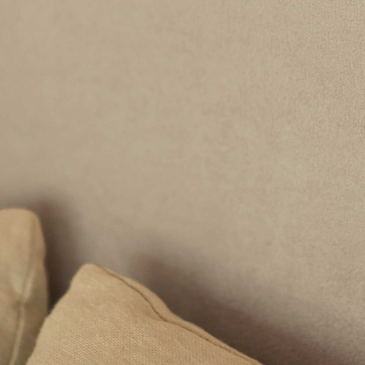 Tête de lit tapissée en gris clair en différentes tailles