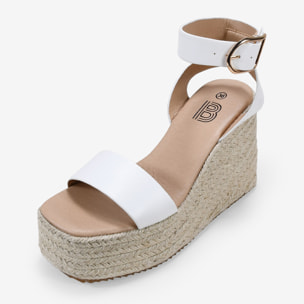 Sandalias blancas con cuña y plataforma de esparto