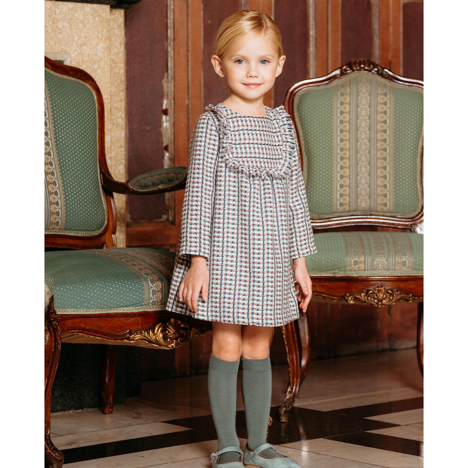 Vestido chanel verde con flecado que hace de volante