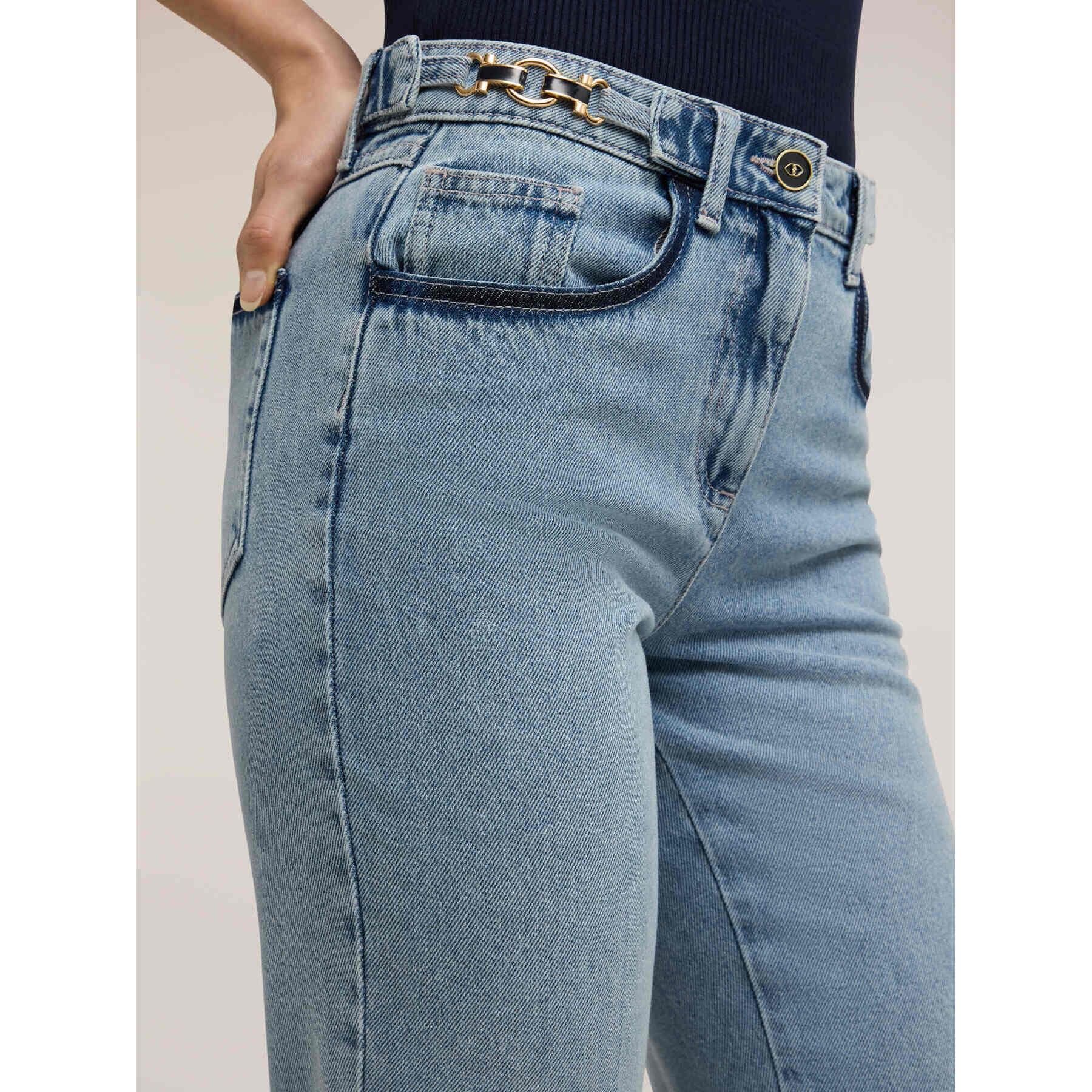 Motivi - Jeans cropped wide fit con catena - Azzurro