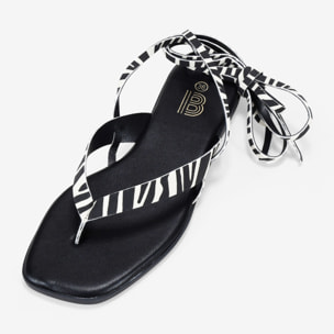 Sandalias de dedo efecto cebra con tiras atadas