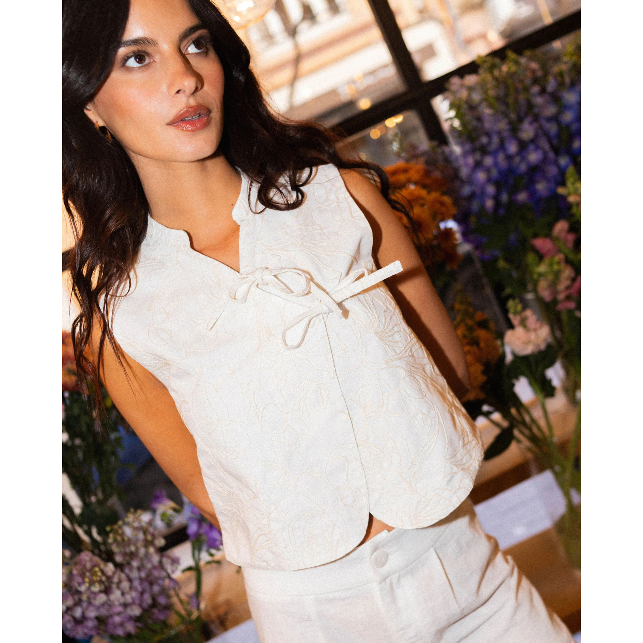 Chaleco de mujer bordado