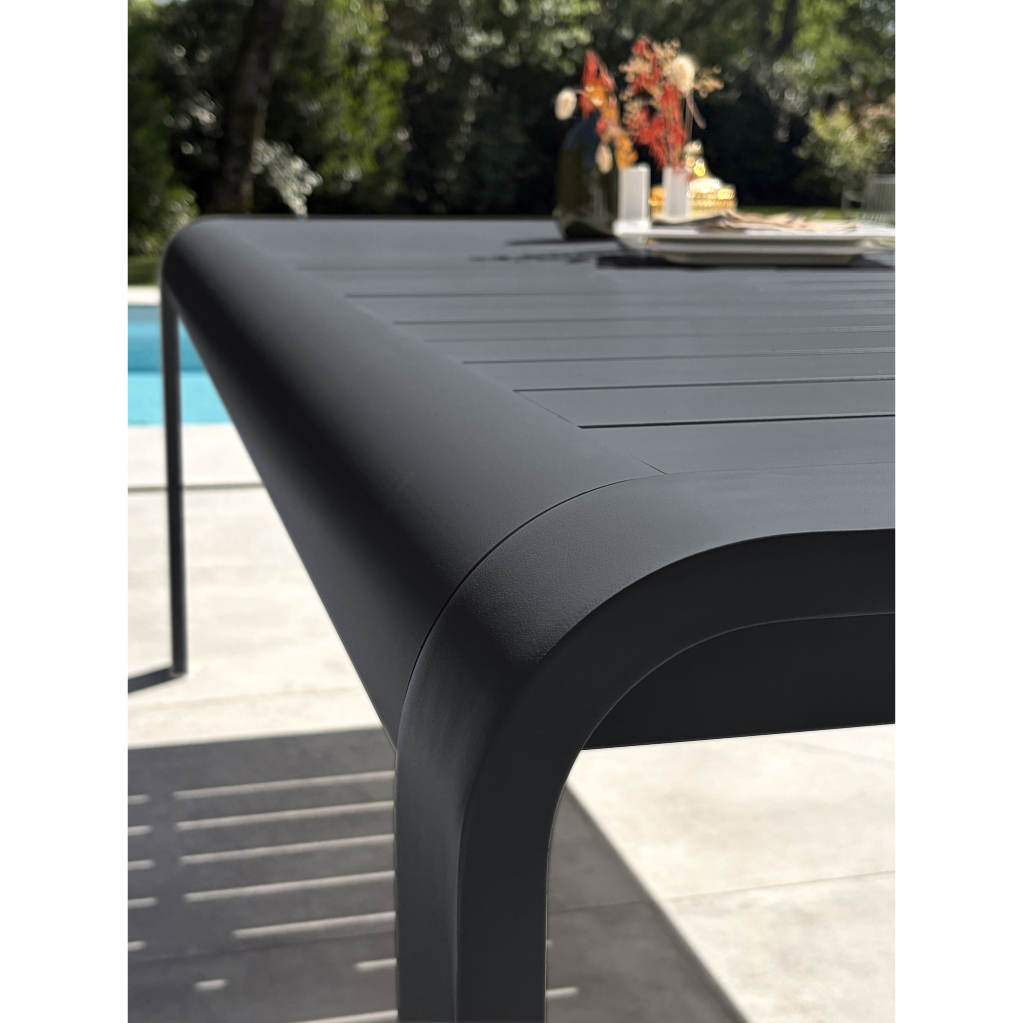 HANOI - Table de jardin en aluminium coloris anthracite