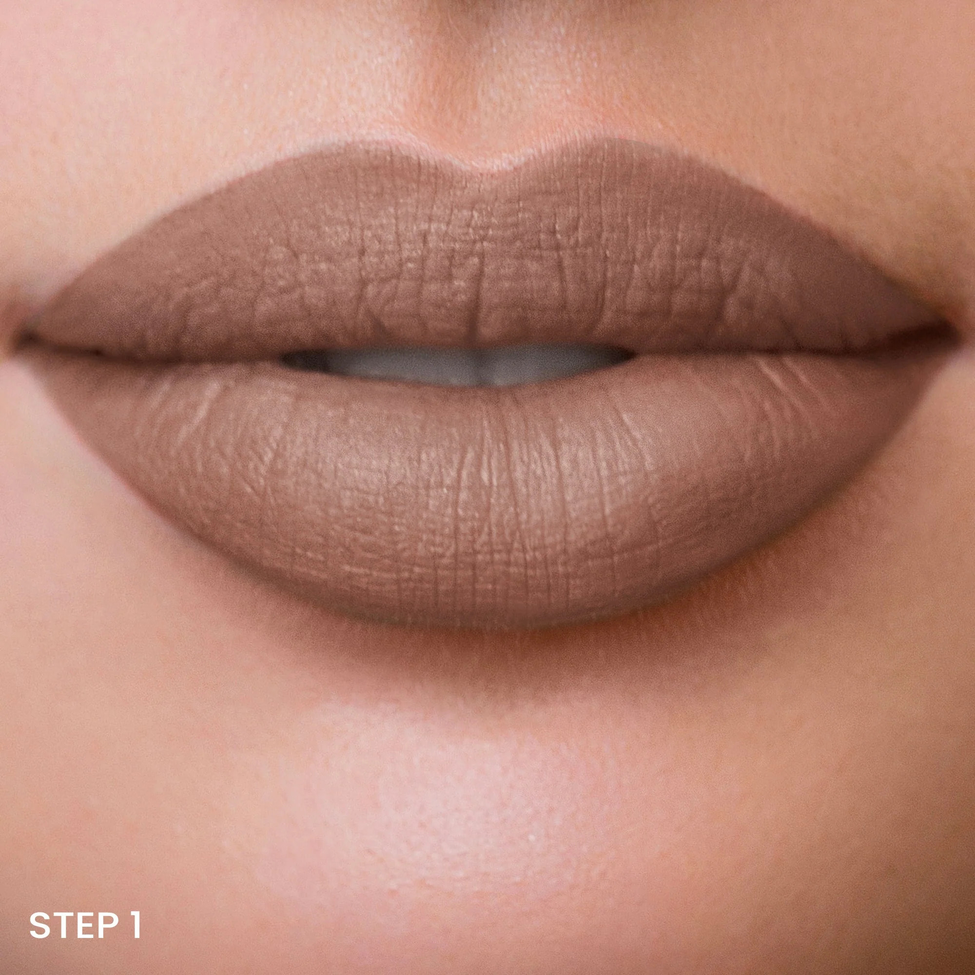 EXTRA DURABLE LIP DUO - LIQUID LIPSTICK + LIP GLOSS Rossetto liquido lunga durata con gloss lucido
