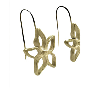 Pendiente gancho Irregular Blom en dorado chapado latón