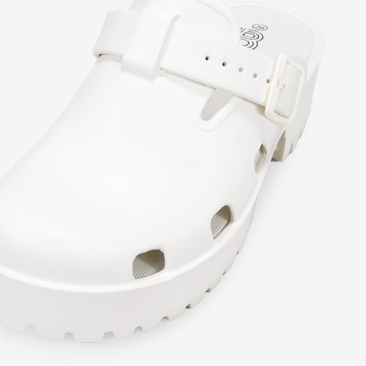 Zuecos de goma blancos con plataforma