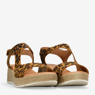 Sandalias leopardo piel con cuña