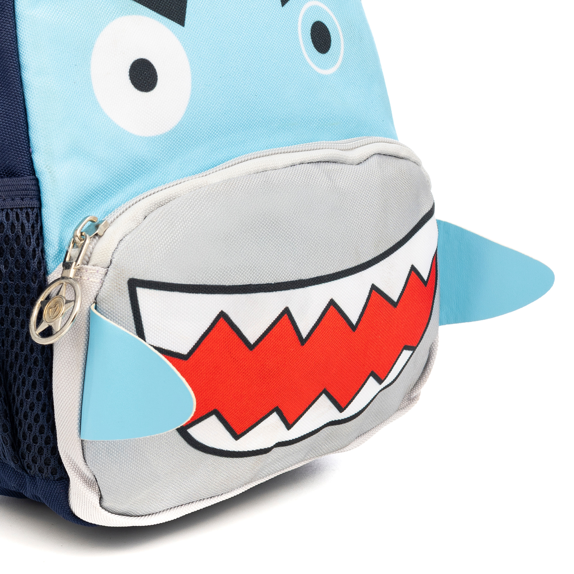 Mochila infantil con diseño de tiburón. Con hombreras acolchadas, transpirables y ajustables.