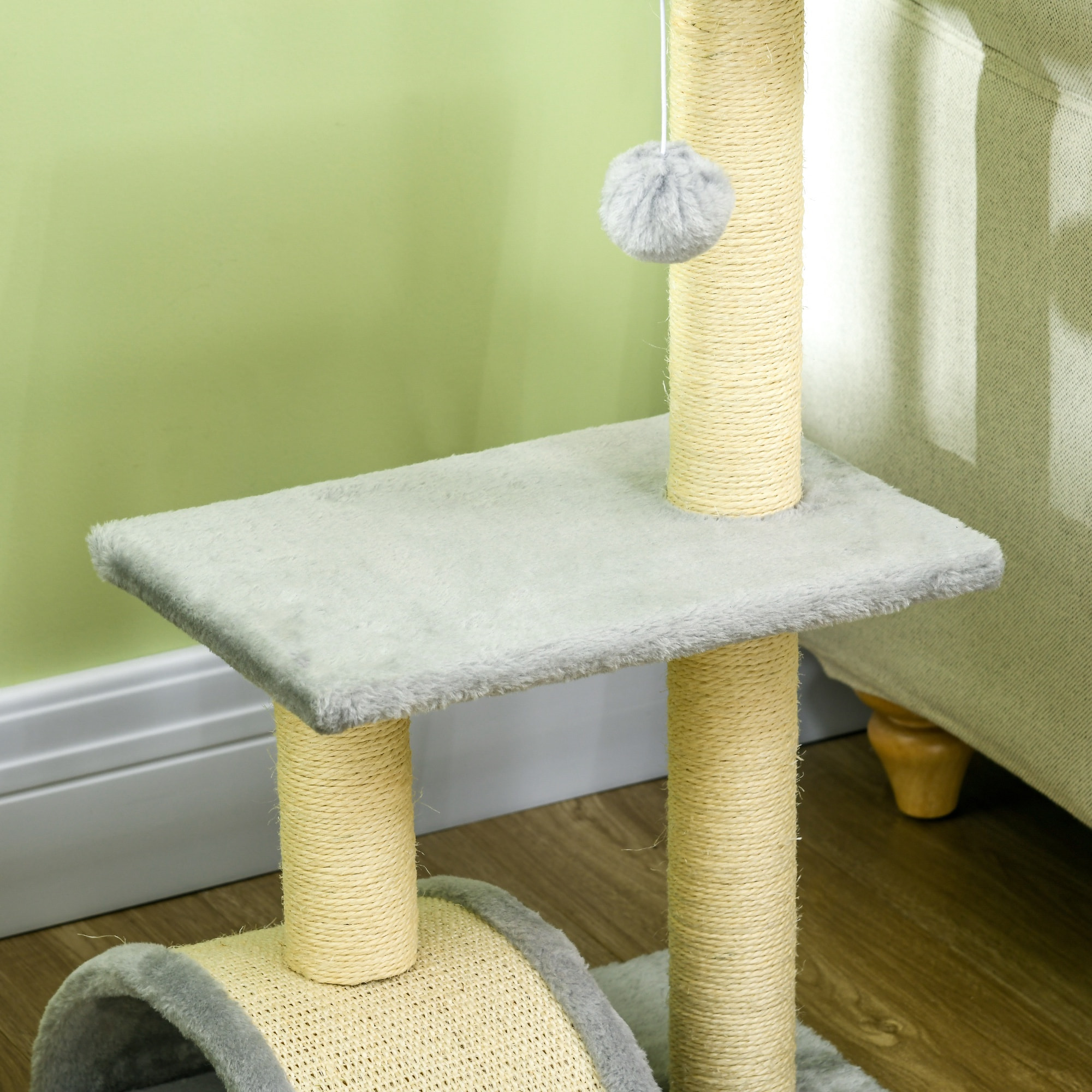 Arbre à chat griffoir grattoir design jeu boule suspendue 2 plateformes peluche sisal naturel gris clair