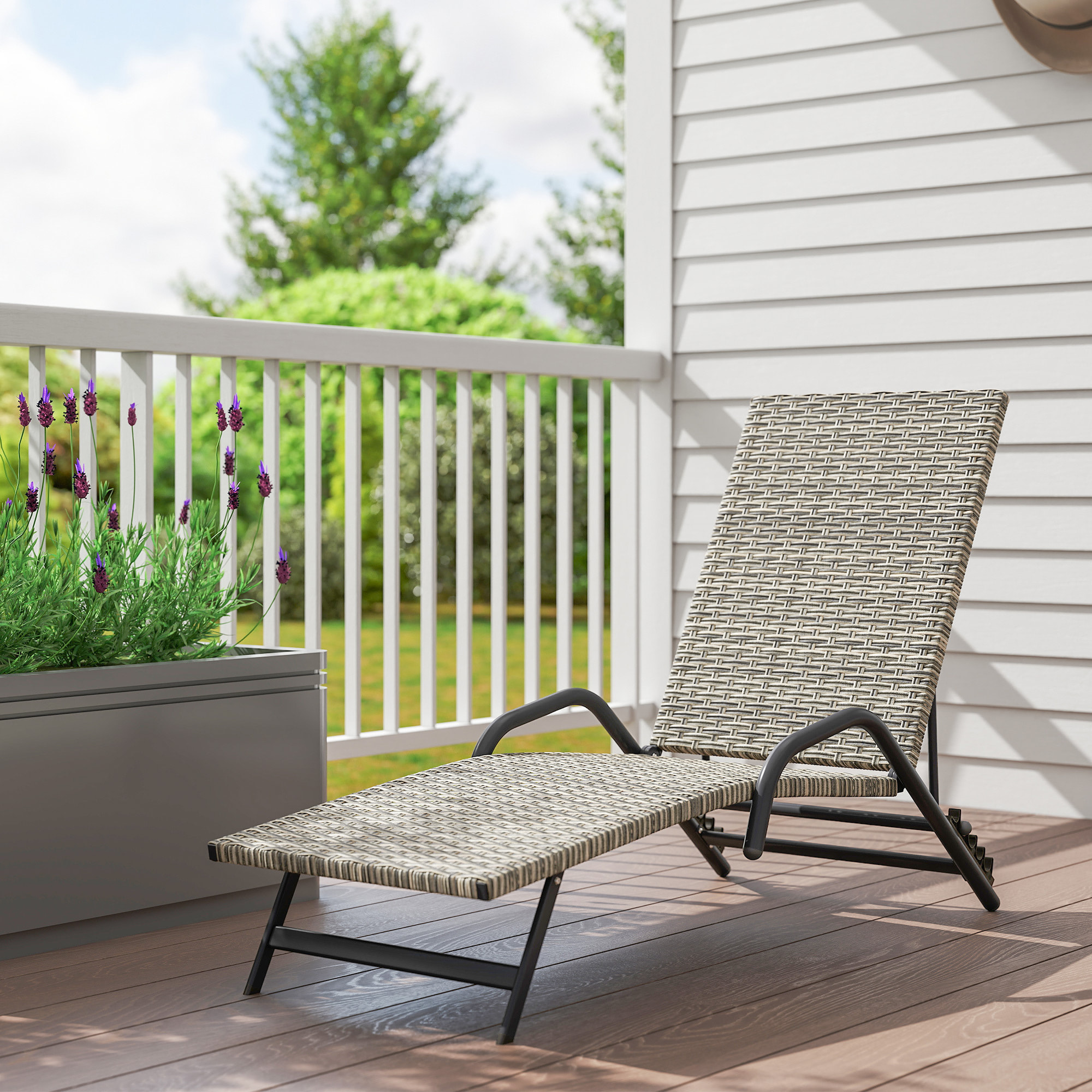 Bain de soleil inclinable réglable en résine tressée beige brun accoudoirs structure noir