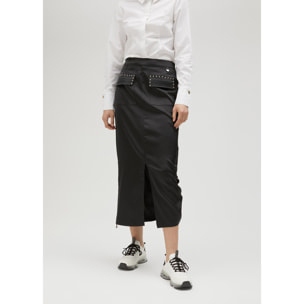 Gonna satinata con borchie