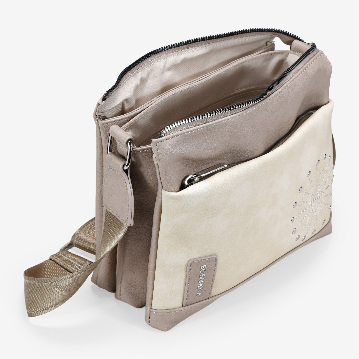 Bolso bandolera beige con cremallera y tachas
