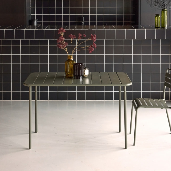 Table de jardin métal 4 places. kaki. Amelia. 120x70cm. traitement antirouille. lattes et bords arrondis