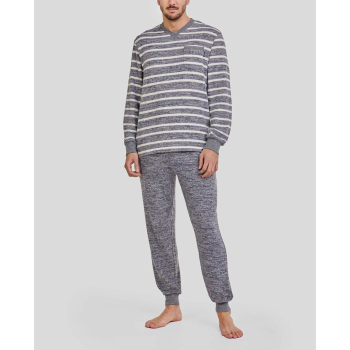 Pijama hombre, tejido vigoré de rayas en la parte superior, escote en pico, manga larga con puños y pantalón liso con puños